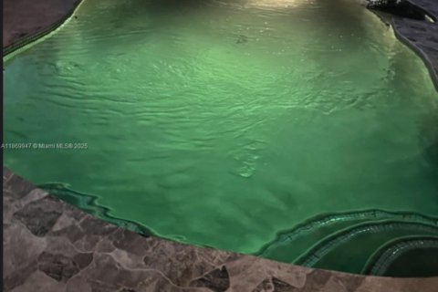 House in Miami, Florida 3 bedrooms, 176.42 sq.m. № 1921589 - photo 4