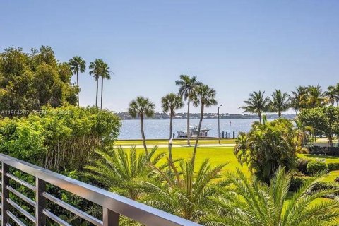 Villa ou maison à vendre à West Palm Beach, Floride: 6 chambres, 475.66 m2 № 2026655 - photo 2