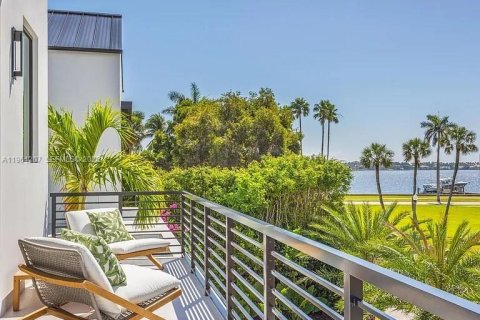Villa ou maison à West Palm Beach, Floride 6 chambres, 475.66 m2 № 2026655