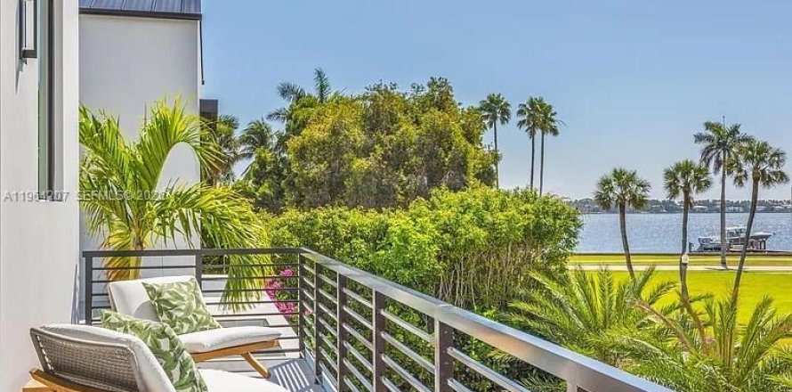 Villa ou maison à West Palm Beach, Floride 6 chambres, 475.66 m2 № 2026655