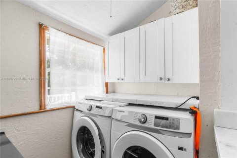 Casa en venta en West Palm Beach, Florida, 2 dormitorios, 97.92 m2 № 1938852 - foto 13