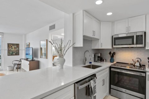Copropriété à louer à Fort Lauderdale, Floride: 2 chambres, 131.09 m2 № 1944914 - photo 11