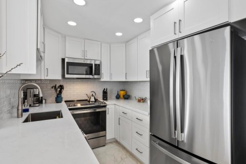 Copropriété à louer à Fort Lauderdale, Floride: 2 chambres, 131.09 m2 № 1944914 - photo 12