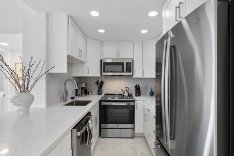 Copropriété à louer à Fort Lauderdale, Floride: 2 chambres, 131.09 m2 № 1944914 - photo 10