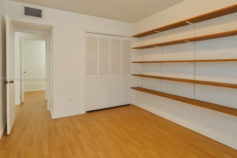 Condo in Coral Gables, Florida, 2 bedrooms  № 1777813 - photo 14