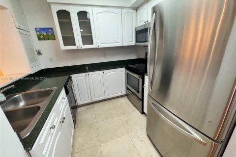 Condo in Coral Gables, Florida, 2 bedrooms  № 1777813 - photo 5