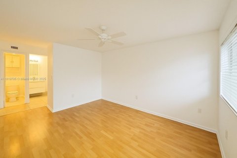 Condo in Coral Gables, Florida, 2 bedrooms  № 1777813 - photo 8