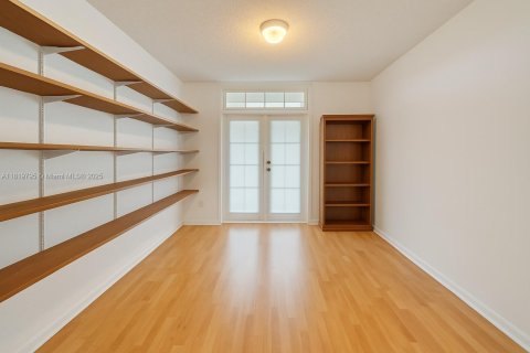 Condo in Coral Gables, Florida, 2 bedrooms  № 1777813 - photo 13