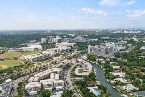 Condo in Coral Gables, Florida, 2 bedrooms  № 1777813 - photo 21
