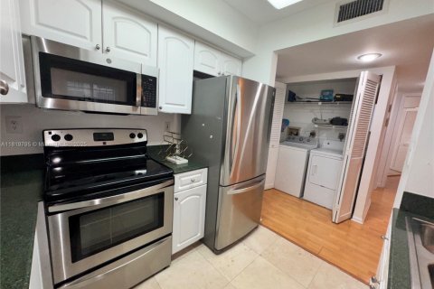 Condo in Coral Gables, Florida, 2 bedrooms  № 1777813 - photo 4