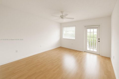 Condo in Coral Gables, Florida, 2 bedrooms  № 1777813 - photo 7
