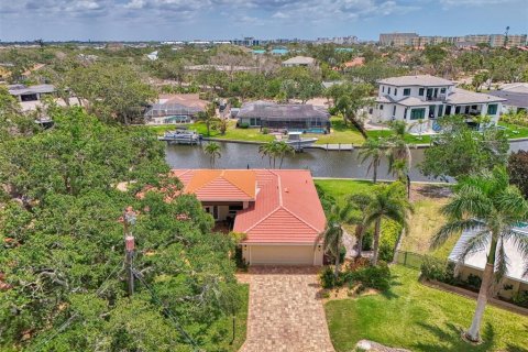 House in Sarasota, Florida 3 bedrooms, 205.96 sq.m. № 1675012 - photo 2
