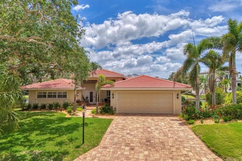 House in Sarasota, Florida 3 bedrooms, 205.96 sq.m. № 1675012 - photo 1