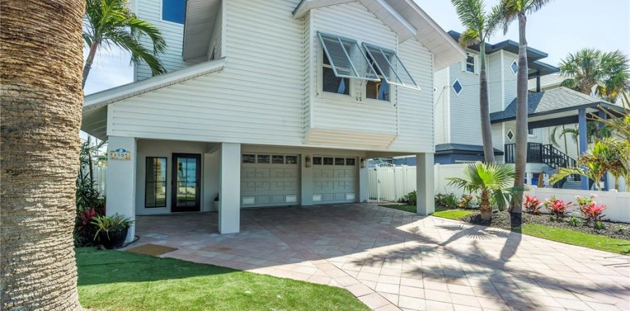 Casa en Treasure Island, Florida 3 dormitorios, 241.55 m2 № 1590645