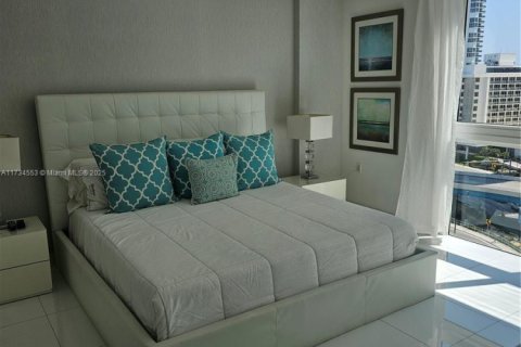 Condo in Sunny Isles Beach, Florida, 3 bedrooms  № 1703637 - photo 17