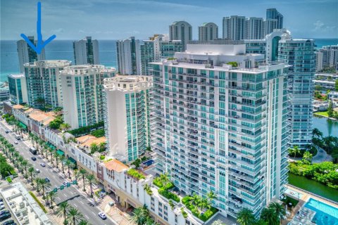 Condo in Sunny Isles Beach, Florida, 3 bedrooms  № 1703637 - photo 1