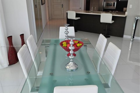 Condo in Sunny Isles Beach, Florida, 3 bedrooms  № 1703637 - photo 13