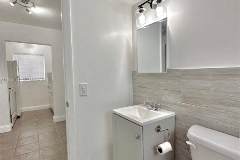 Снять в аренду квартиру в Майами, Флорида 1 спальня, 60.39м2, № 1976508 - фото 11