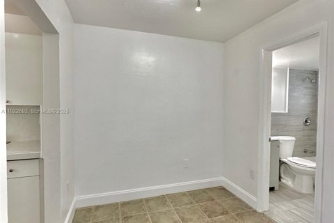 Снять в аренду квартиру в Майами, Флорида 1 спальня, 60.39м2, № 1976508 - фото 8