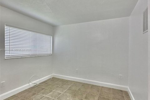 Снять в аренду квартиру в Майами, Флорида 1 спальня, 60.39м2, № 1976508 - фото 9