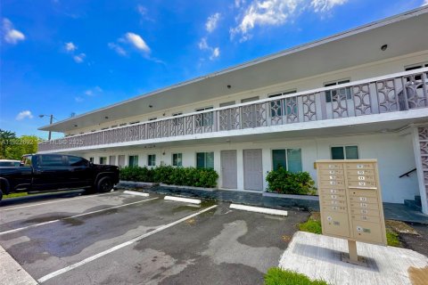 Снять в аренду квартиру в Майами, Флорида 1 спальня, 60.39м2, № 1976508 - фото 12