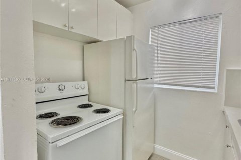 Снять в аренду квартиру в Майами, Флорида 1 спальня, 60.39м2, № 1976508 - фото 3