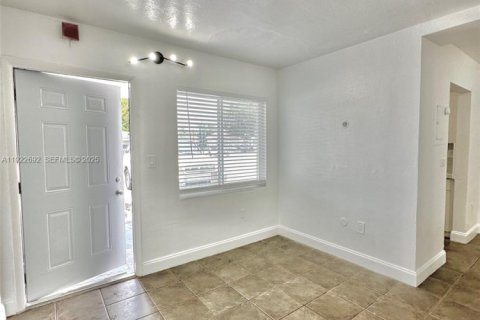 Снять в аренду квартиру в Майами, Флорида 1 спальня, 60.39м2, № 1976508 - фото 7