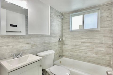 Снять в аренду квартиру в Майами, Флорида 1 спальня, 60.39м2, № 1976508 - фото 1