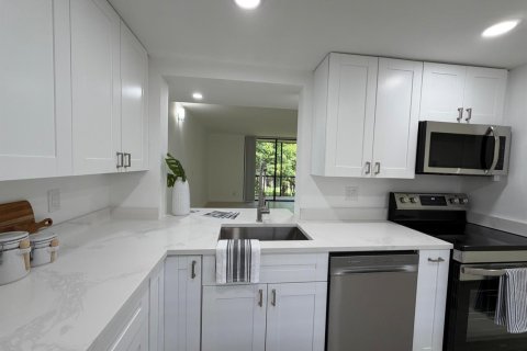 Condo in Delray Beach, Florida, 2 bedrooms № 2177362 - photo 3