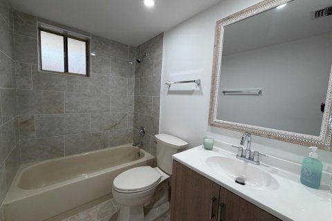 Condo in Delray Beach, Florida, 2 bedrooms № 2177362 - photo 18