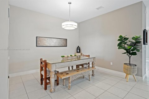 House in Miramar, Florida 5 bedrooms, 314.1 sq.m. № 1871779 - photo 6