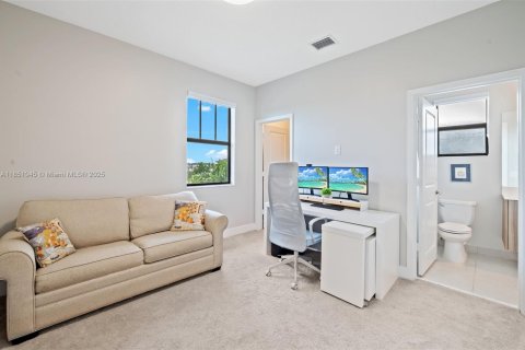 House in Miramar, Florida 5 bedrooms, 314.1 sq.m. № 1871779 - photo 24