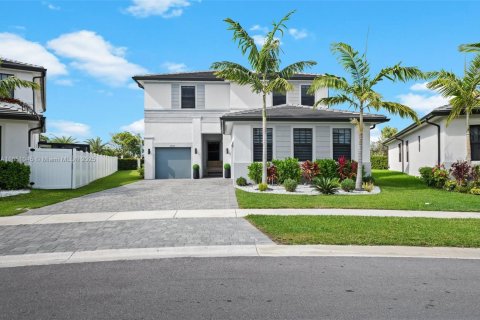House in Miramar, Florida 5 bedrooms, 314.1 sq.m. № 1871779 - photo 2