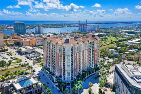 Condominio en West Palm Beach, Florida, 3 dormitorios  № 2241409