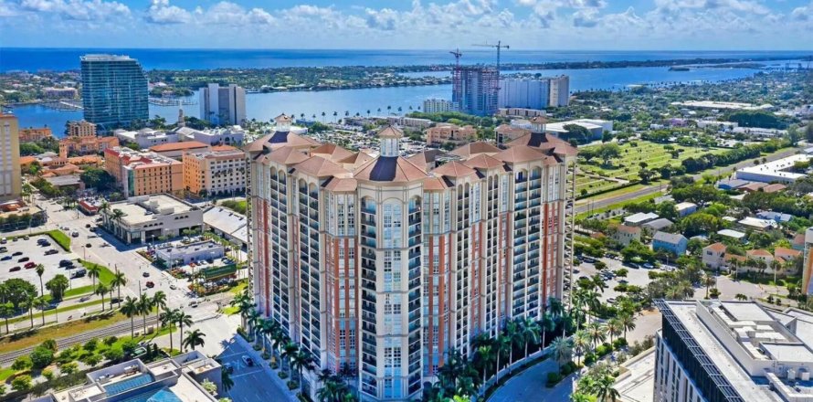 Condominio en West Palm Beach, Florida, 3 dormitorios  № 2241409