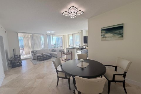 Condominio en alquiler en West Palm Beach, Florida, 3 dormitorios, 149.2 m2 № 2241409 - foto 9