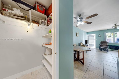 Condo in Miami, Florida, 1 bedroom  № 2152932 - photo 12