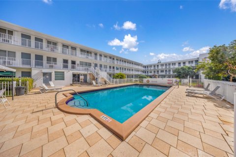 Condo in Miami, Florida, 1 bedroom  № 2152932 - photo 19