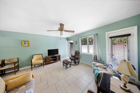 Condo in Miami, Florida, 1 bedroom  № 2152932 - photo 3