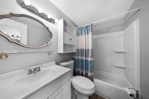 Condo in Miami, Florida, 1 bedroom  № 2152932 - photo 11