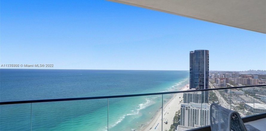 Condo à Sunny Isles Beach, Floride, 5 chambres  № 124910