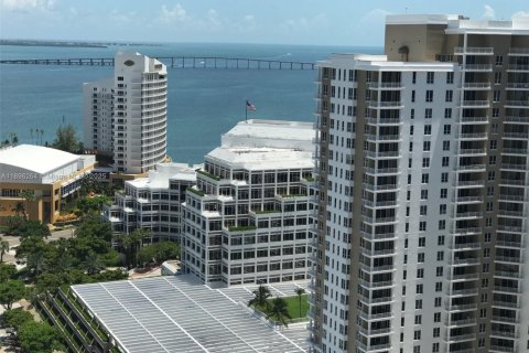 Condo in Miami, Florida, 2 bedrooms  № 1953543 - photo 1