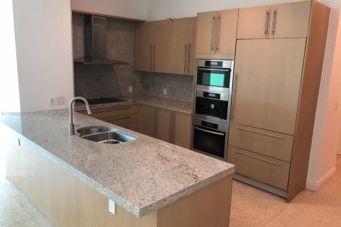 Condo in Miami, Florida, 2 bedrooms  № 1953543 - photo 6