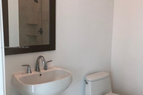 Condo in Miami, Florida, 2 bedrooms  № 1953543 - photo 29