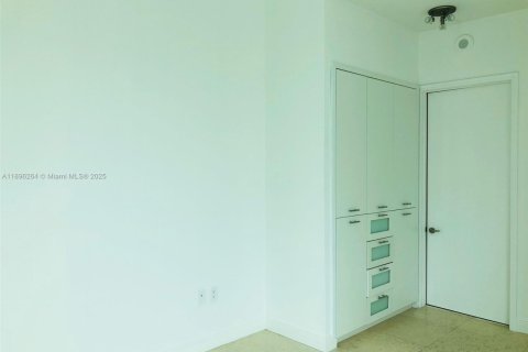 Condo in Miami, Florida, 2 bedrooms  № 1953543 - photo 28