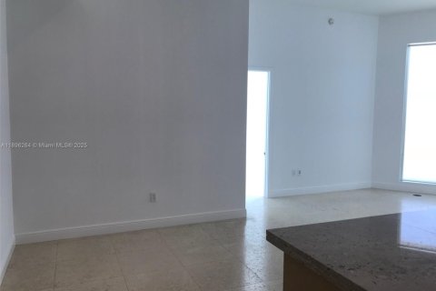 Condo in Miami, Florida, 2 bedrooms  № 1953543 - photo 18