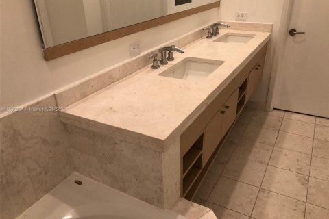 Condo in Miami, Florida, 2 bedrooms  № 1953543 - photo 24