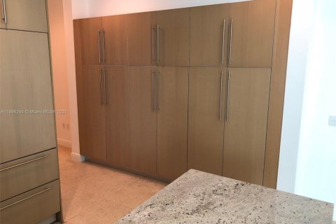 Condo in Miami, Florida, 2 bedrooms  № 1953543 - photo 9