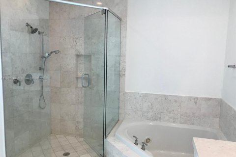 Condo in Miami, Florida, 2 bedrooms  № 1953543 - photo 23