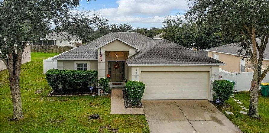 Villa ou maison à Eustis, Floride 3 chambres, 149.39 m2 № 1569422